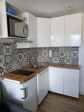 superbe studio avec piscine, ascenseur et accès direct sur le port